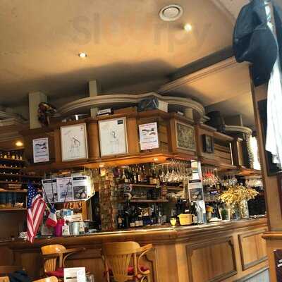 Au Village Des Ternes