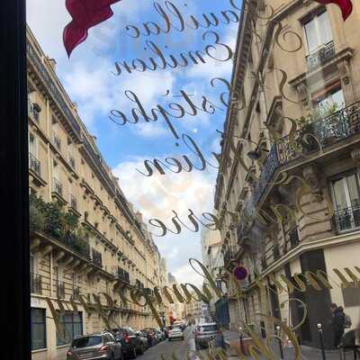 Au Village Des Ternes