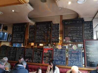 Au Village Des Ternes