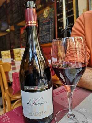 Au Village Des Ternes