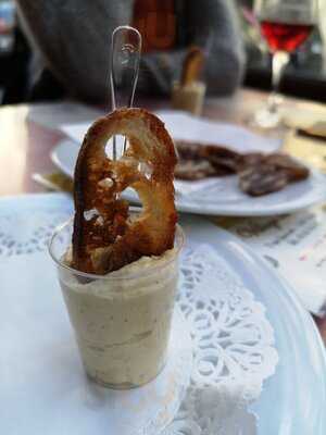 Au Village Des Ternes