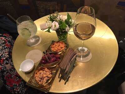 Le Charles, Le Bar Du Burgundy