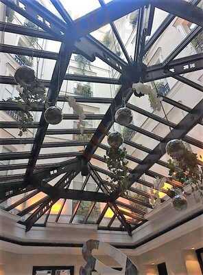 Le Charles, Le Bar Du Burgundy