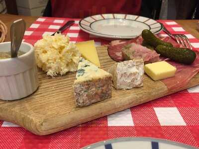 Le Rouge Et Le Verre