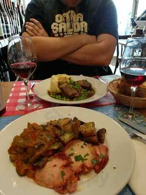 Le Rouge Et Le Verre