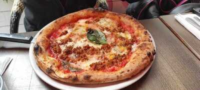 Enza & Famiglia Trattoria E Accanto