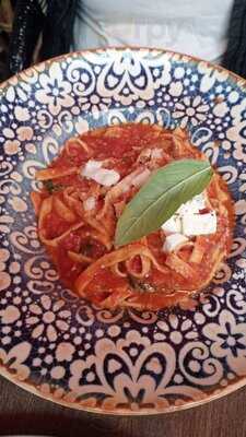 Enza & Famiglia Trattoria E Accanto