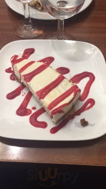 Les Pieds Sous La Table