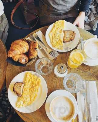 La Terrasse Du Théâtre