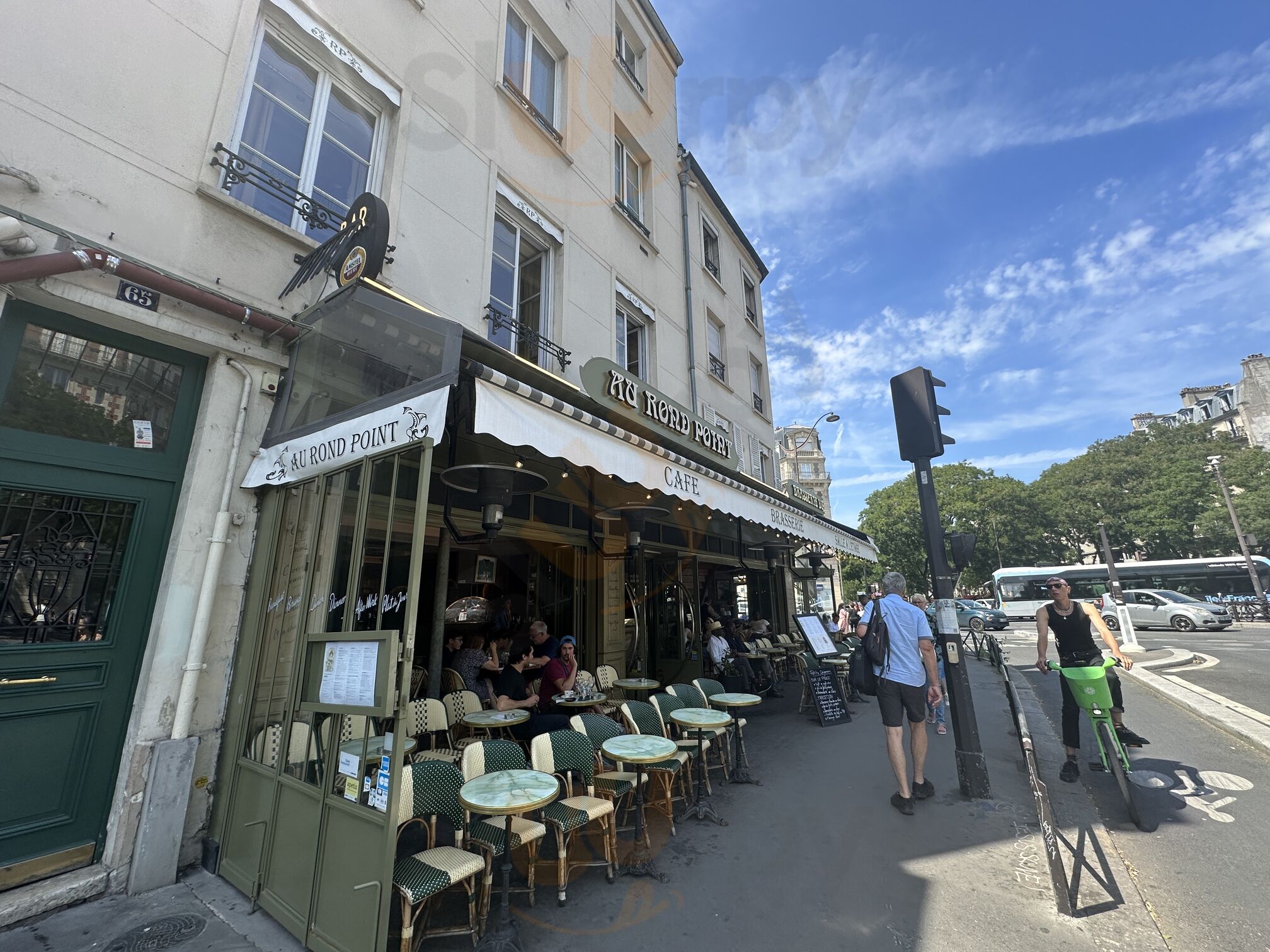 Au Rond Point