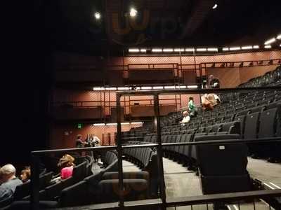 En Bas De La Colline