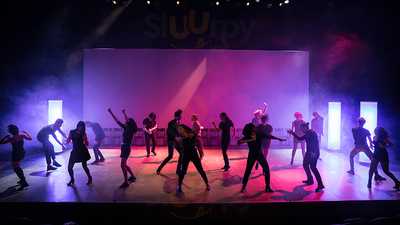 En Bas De La Colline