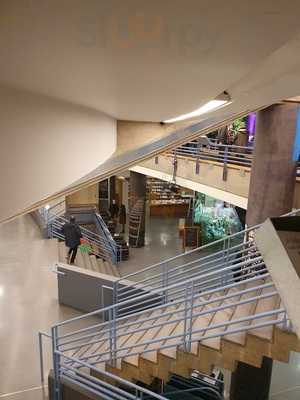 En Bas De La Colline