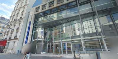 En Bas De La Colline