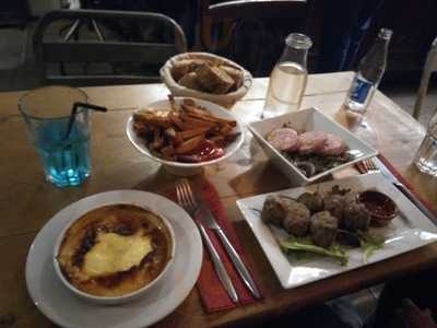 Le Zouave Des Abbesses