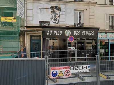 Au Pied Des Cèdres