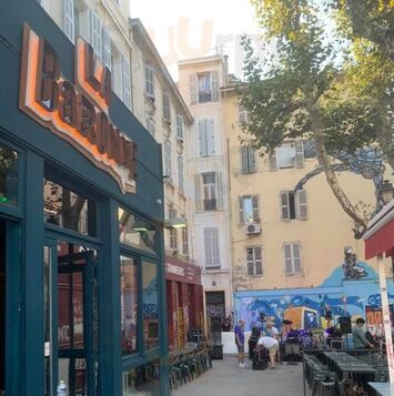 La Baronne Vinyl Bar