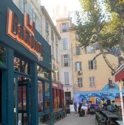 La Baronne Vinyl Bar