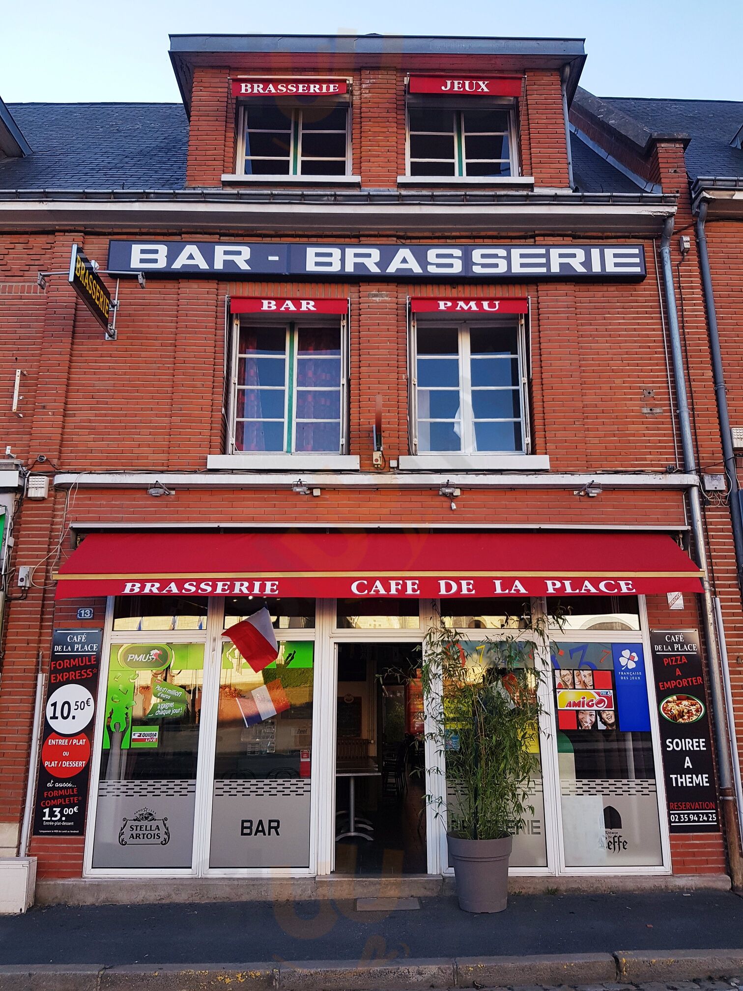 Café De La Place