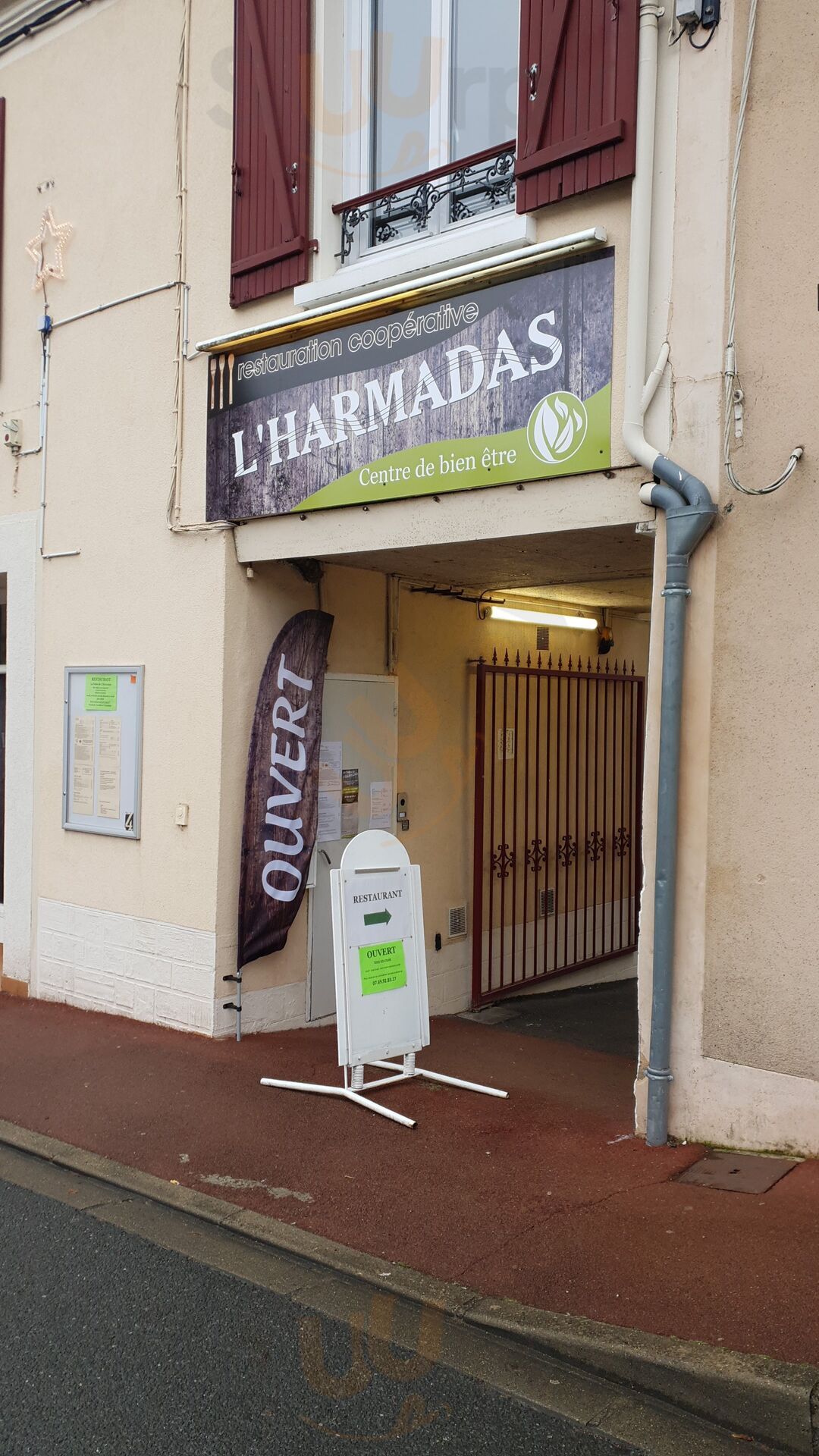 La Table De L'harmadas