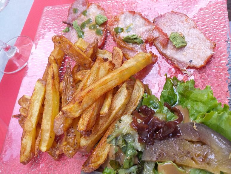 Le P'titroquet Bar Restaurant