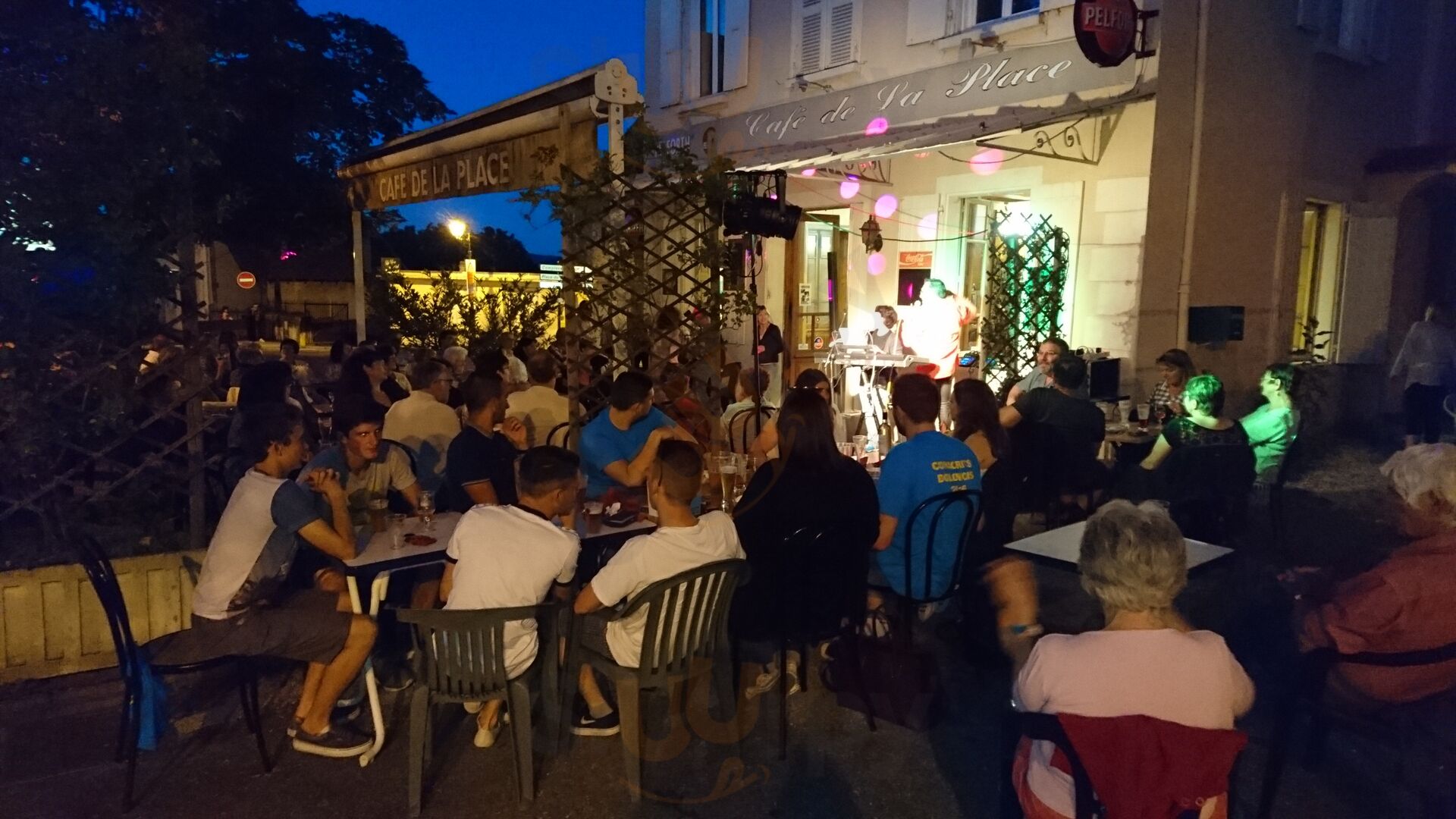 Café Bar De La Place