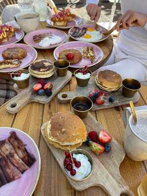 Family's Brunch & Cocktails