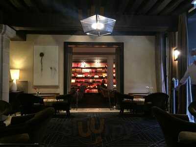 La Terrasse Du Pavillon De La Reine