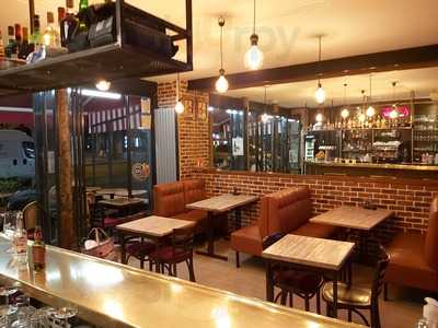 Au Bon Vivant Restaurant