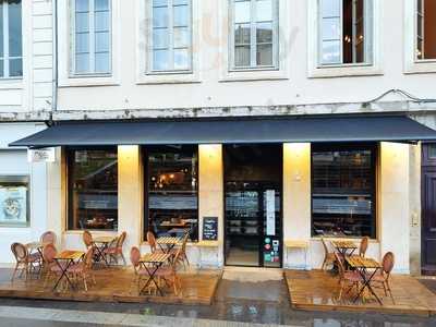 La Table Des Maquignons