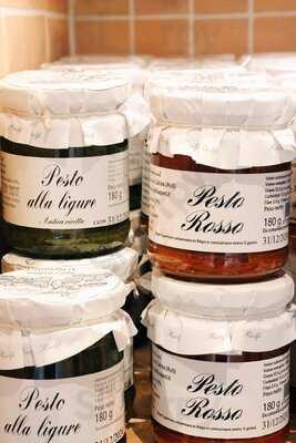 Les Petits Marchands