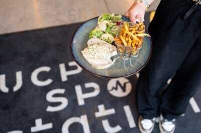 Le Resto Ucpa Sport Station Bordeaux