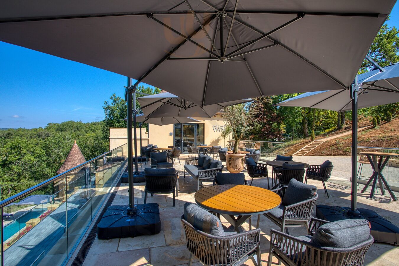 Wyn Winebar & Rooftop Terrace