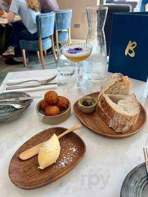 Billy's Barr & Restaurant