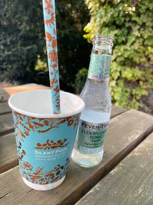 Pastanni By The Pool