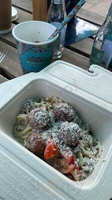 Pastanni By The Pool