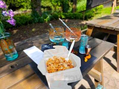 Pastanni By The Pool