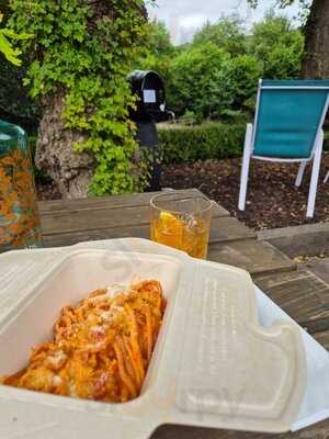 Pastanni By The Pool