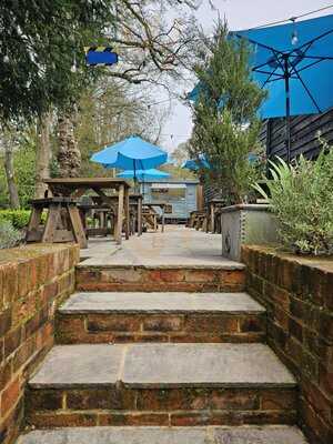 Pastanni By The Pool