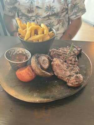 Fulla's Kitchen - Bar And Grill