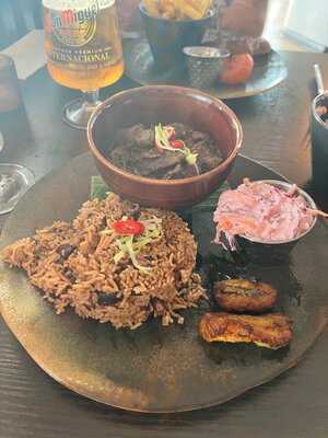 Fulla's Kitchen - Bar And Grill