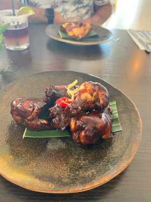 Fulla's Kitchen - Bar And Grill