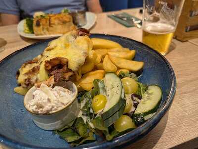 Borders Bar And Restaurant