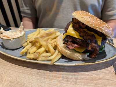 Borders Bar And Restaurant