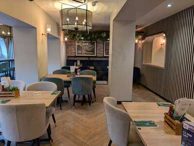 Borders Bar And Restaurant