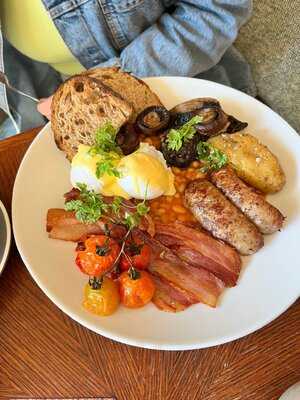 Winnie's - Cafe & Bar