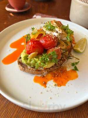 Winnie's - Cafe & Bar