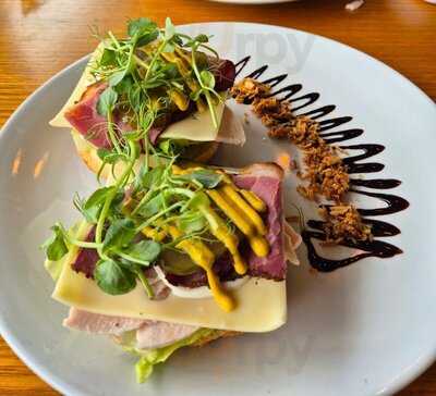 Sky Bar @ Lakeview Bar And Grill Carvery