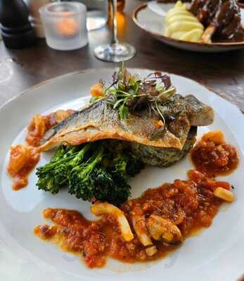 Zephyr Bistro At Dart Marina Hotel