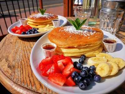 Compass Point Eatery